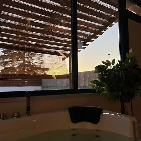 Uma Con Idromassaggio E Parcheggio Privato Lejlighed *